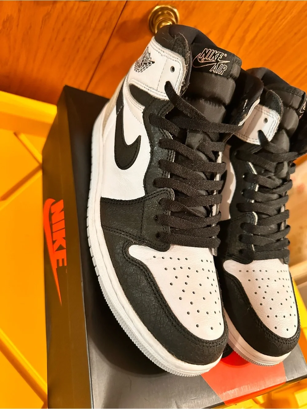 Nike Air Jordan 1 Retro High OG Shoes Mens Size 10 White Black Grey 555088-108
